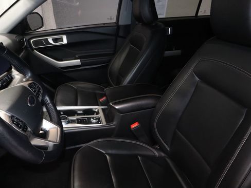 Used 2023 Ford Explorer XLT AWD/4WD image 24
