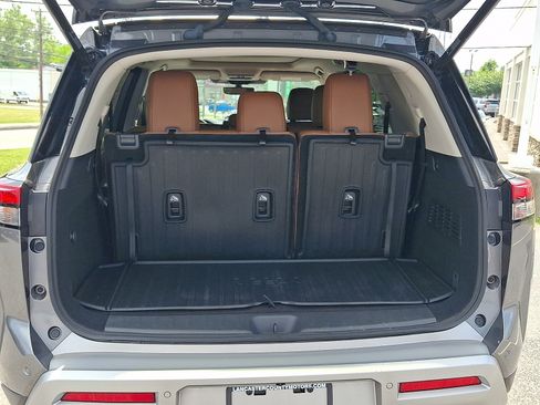 Used 2024 Nissan Pathfinder Platinum w/ Cargo Package AWD/4WD image 28