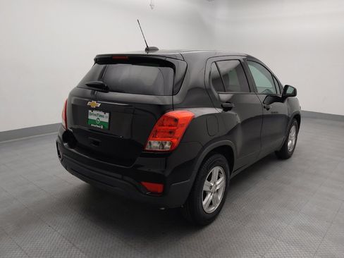 Used 2020 Chevrolet Trax LS w/ Tint and Cruise Package FWD image 9