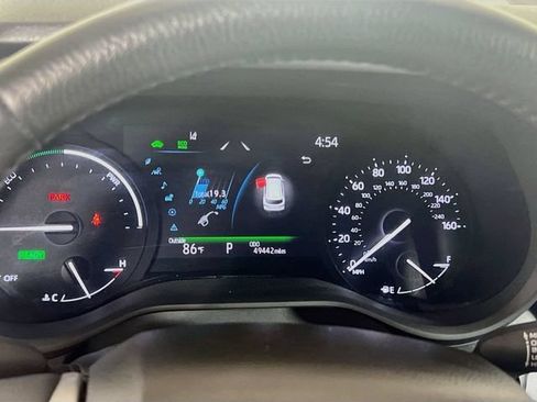 Used 2025 Toyota Sienna XLE FWD image 11