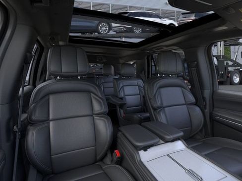 New 2026 Lincoln Navigator Reserve w/ Jet Appearance Package AWD/4WD image 10
