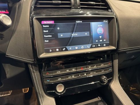 Used 2019 Jaguar F-PACE R-Sport image 22