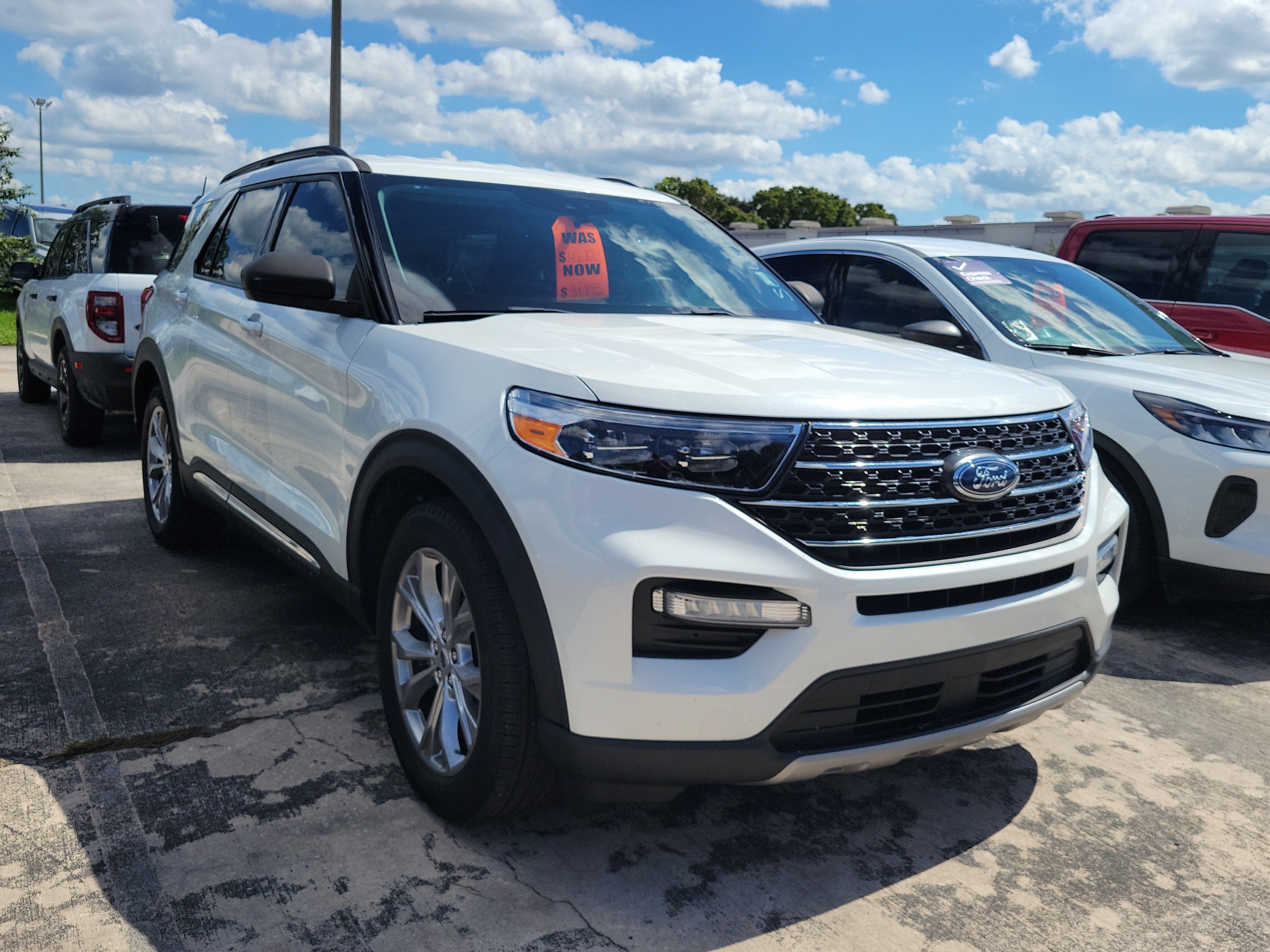 Used 2024 Ford Explorer XLT w/ Equipment Group 202A RWD image 6
