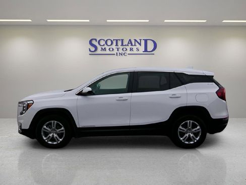 Used 2024 GMC Terrain SLE FWD image 1