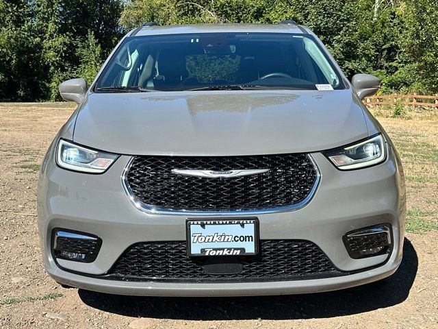 Used 2022 Chrysler Pacifica Touring-L FWD image 3
