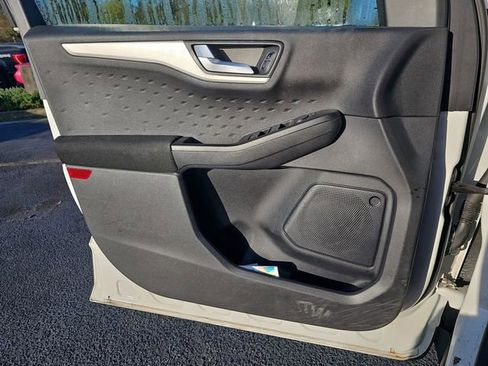 Used 2020 Ford Escape SE image 25