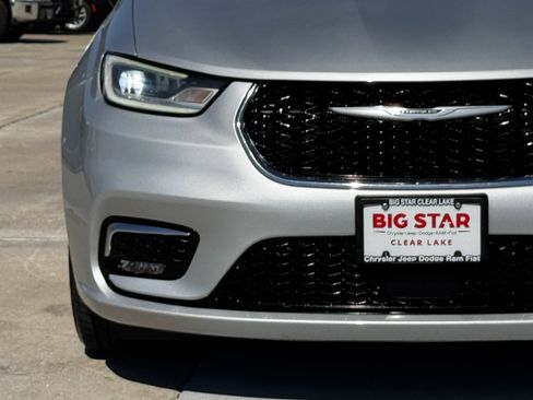 Used 2023 Chrysler Pacifica Limited image 6
