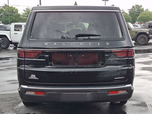 Certified 2022 Jeep Wagoneer Series III w/ Premium Group I AWD/4WD image 5