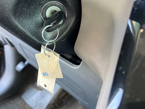 Used 2017 Toyota Sienna LE image 32