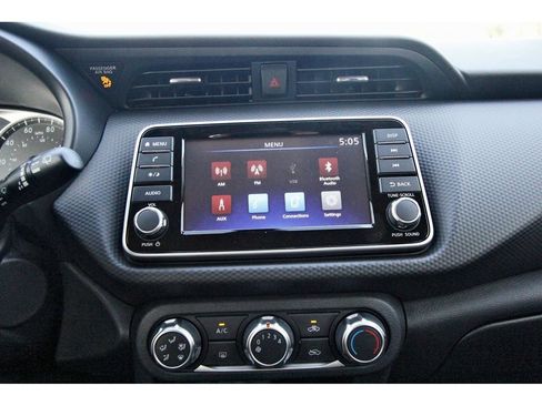 New 2025 Nissan Kicks Play S FWD image 17