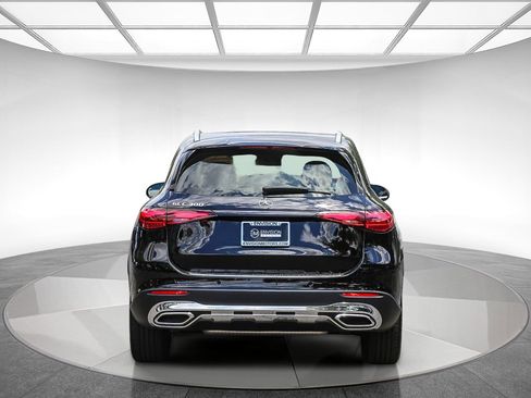 Certified 2024 Mercedes-Benz GLC 300 image 3