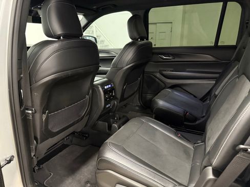 Used 2025 Jeep Grand Cherokee L Altitude RWD image 21