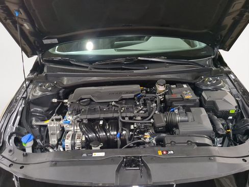 Used 2025 Hyundai Elantra Sport image 19