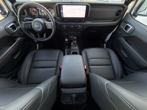 Used 2024 Jeep Wrangler Unlimited Rubicon AWD/4WD image 13