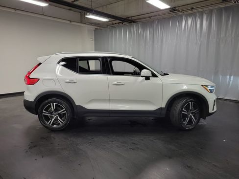 Used 2024 Volvo XC40 B5 Core AWD/4WD image 9