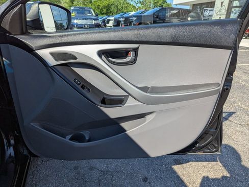 Used 2016 Hyundai Elantra SE FWD image 21