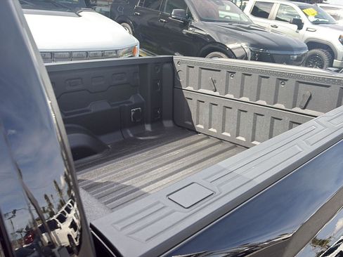 Used 2024 GMC Canyon AT4 image 21