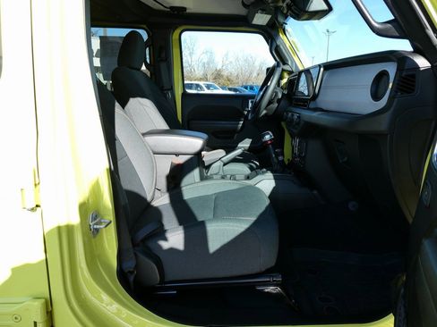 Used 2024 Jeep Wrangler Unlimited Sport image 13