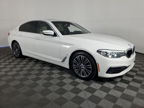 Used 2019 BMW 530e w/ Convenience Package RWD image 2