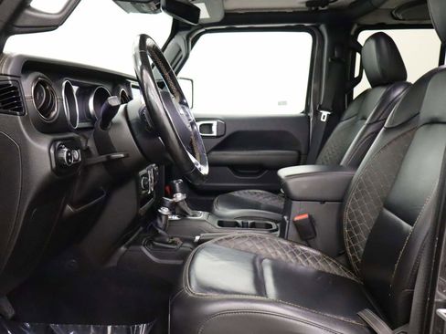 Used 2021 Jeep Gladiator Overland image 16