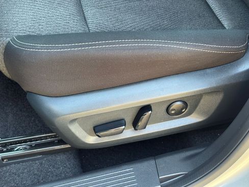 Used 2025 Nissan Rogue SV image 22