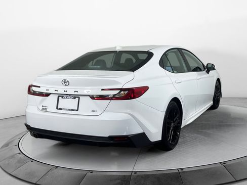 Used 2025 Toyota Camry SE image 7