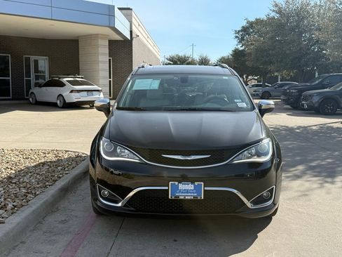 Used 2017 Chrysler Pacifica Limited w/ UConnect Theater Package image 12