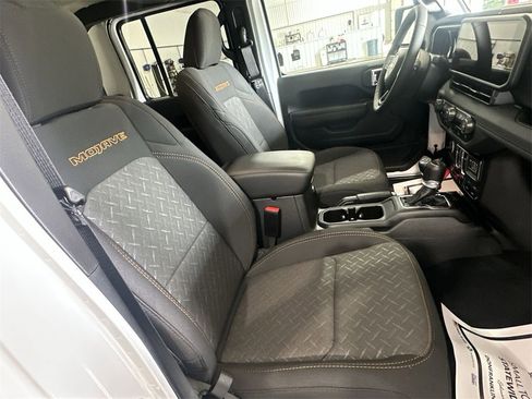 Used 2025 Jeep Gladiator Mojave image 29