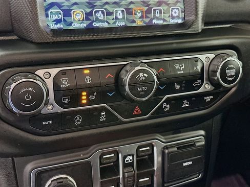 Certified 2021 Jeep Gladiator Overland AWD/4WD image 26