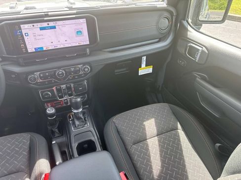New 2026 Jeep Gladiator Mojave AWD/4WD image 18