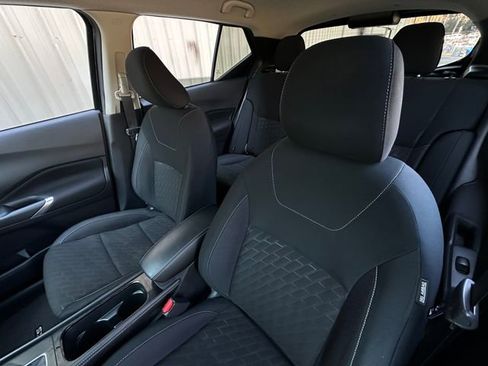 Used 2023 Nissan Kicks SV image 12
