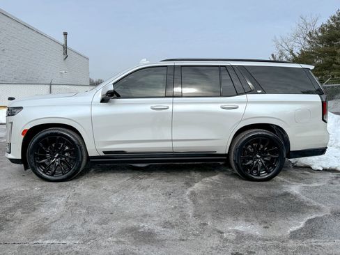 Used 2022 Cadillac Escalade Sport Platinum w/ LPO, ONYX Package image 4