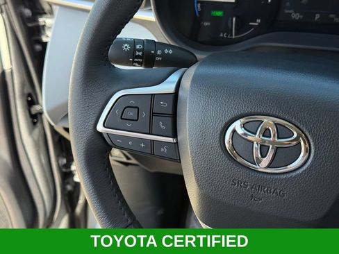 Certified 2026 Toyota Sienna XLE FWD image 10