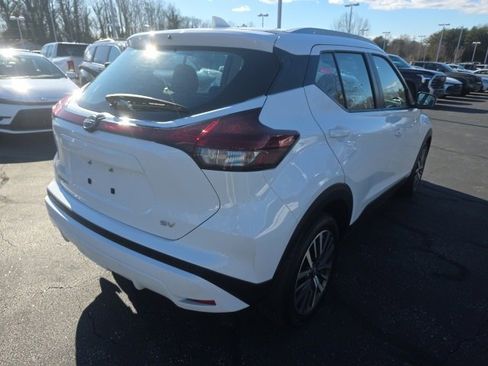 Used 2024 Nissan Kicks SV image 8