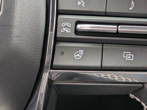 Used 2024 GMC Acadia Denali w/ Super Cruise Package image 38