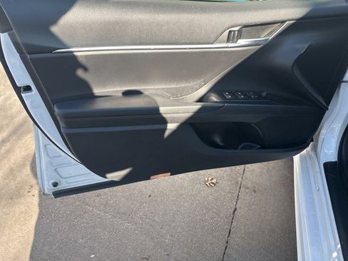 Used 2019 Toyota Camry L image 9