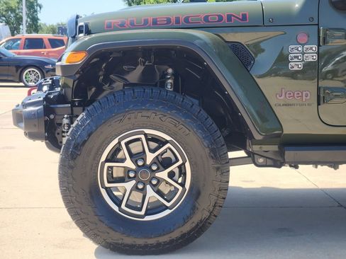 Used 2024 Jeep Gladiator Rubicon AWD/4WD image 8