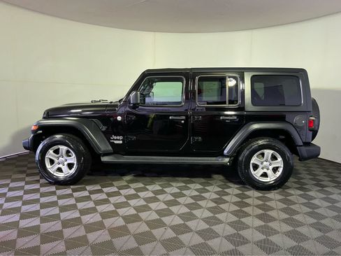 Used 2018 Jeep Wrangler Unlimited Sport S AWD/4WD image 4