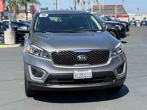 Used 2018 Kia Sorento LX image 3