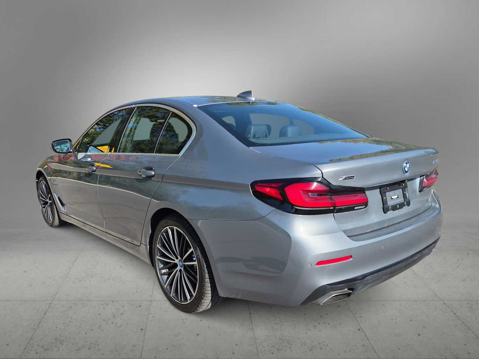 Used 2023 BMW 530e xDrive w/ Convenience Package AWD/4WD image 6