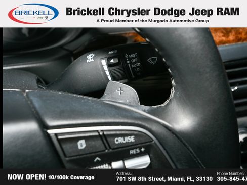 Used 2017 Genesis G90 3.3T Premium RWD image 32