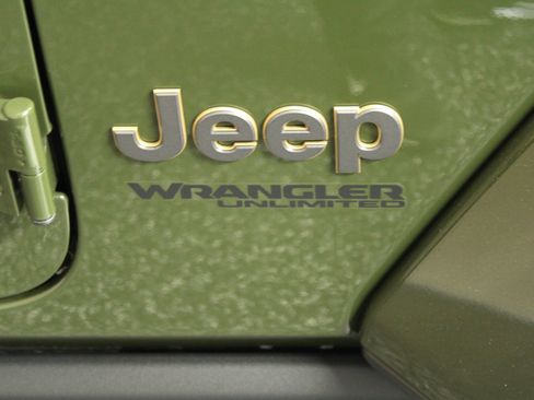 Used 2021 Jeep Wrangler Unlimited Rubicon w/ Xtreme Recon 35" Tire Package AWD/4WD image 11