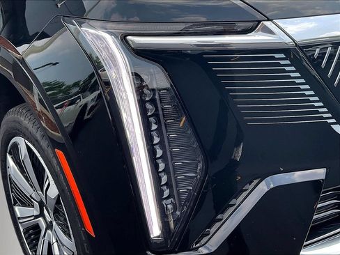Used 2025 Cadillac Escalade IQ Luxury 2 w/ LPO, Premium Carpet Package AWD/4WD image 30