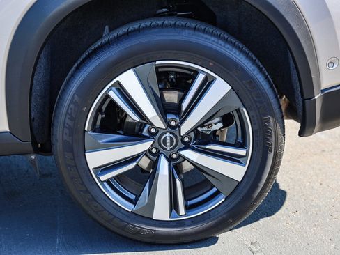 Used 2024 Nissan Rogue SL AWD/4WD image 30
