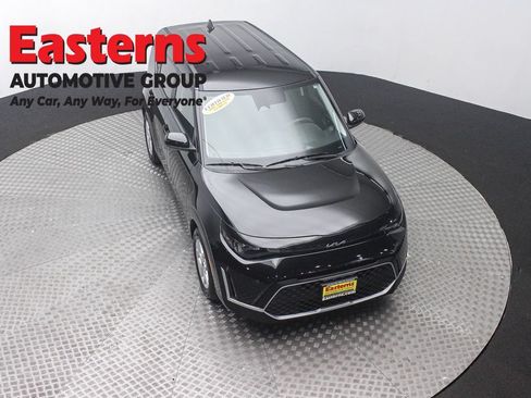 Used 2025 Kia Soul LX w/ LX Technology Package FWD image 3