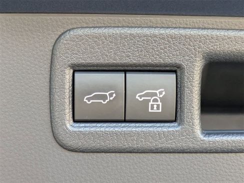 Used 2024 Toyota Venza Limited image 13