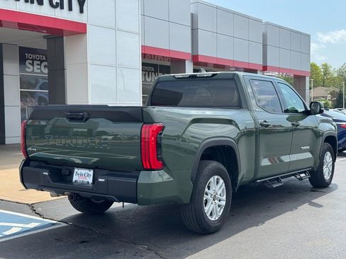 Used 2022 Toyota Tundra SR5 w/ SR5 Premium Package image 3