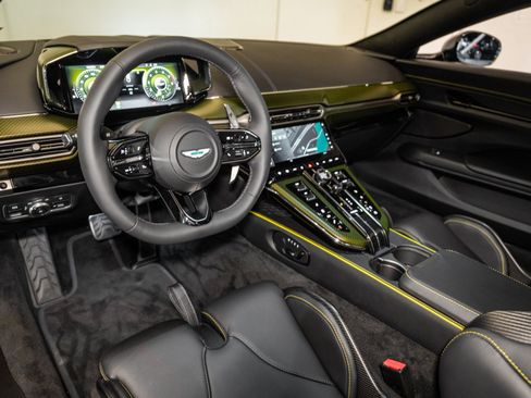 Used 2025 Aston Martin V8 Vantage Coupe image 3