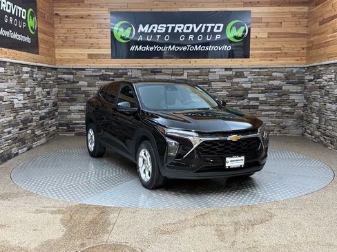 Used 2024 Chevrolet Trax LS w/ LS Convenience Package FWD image 2
