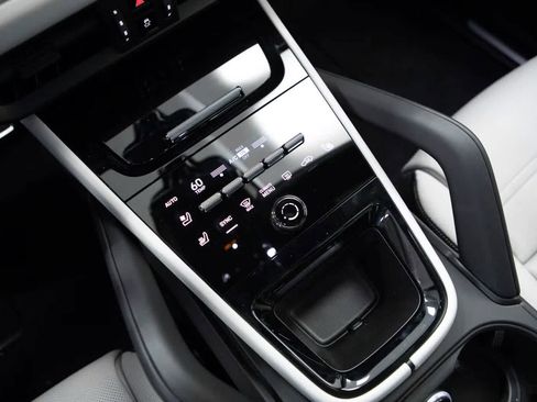 Certified 2026 Porsche Cayenne Coupe AWD/4WD image 28